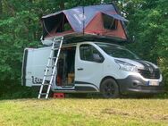 Renault Trafic mit Dachzelt & Campingzubehör - Neuss