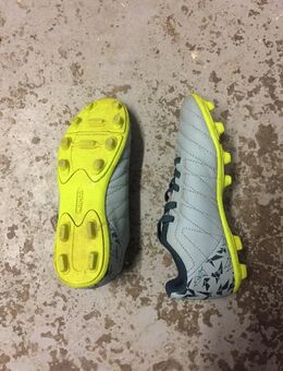 Kinder Fußball Schuhe, Marke KIPSTA - Wadgassen