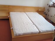Bett, neue Matratzen, Lattenroste, Nachtschränkchen,180x200 Liegefläche - Köln