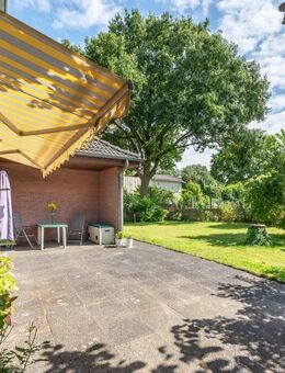 Wohnen auf einer Ebene - Winkelbungalow mit Garage und Doppelcarport - Brammer