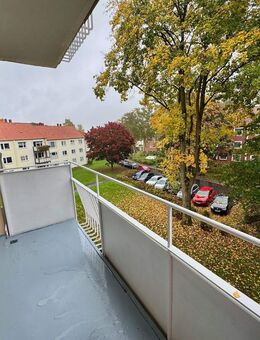 Frisch renovierte 2-Zimmer-Wohnung mit Balkon und Blick ins Grüne in SZ-Gebhardshagen - Salzgitter