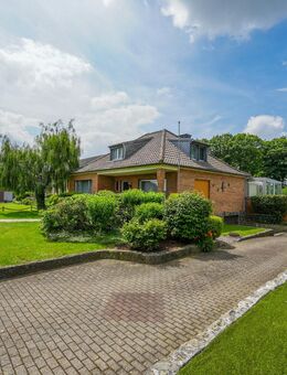 Charmanter Bungalow mit Ausgebautem Dachboden und Traumgarten - Heinsberg