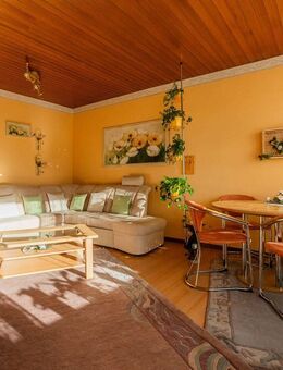 Barrierefreie 3-Zimmer-Wohnung mit Balkon, Tageslichtbad, Einbauküche, Kellerraum und Kfz-Stellplatz - Bischofsheim