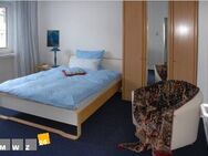 Oberkassel: Single-Apartment mit Gartenmitbenutzung in bester Wohnlage. Wohn-Schlafraum mit Bett, - Düsseldorf