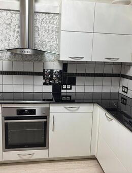 Hochwertige ALNO Küche weiß mehliert - München