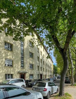 Gepflegte Altbauwohnung mit Wohnküche in idealer Lage - Berlin