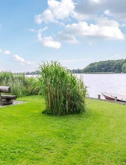 Sehen, ohne gesehen zu werden: Großzügig Wohnen im Zweifamilienhaus mit Blick übers Lindauer Noor - Boren