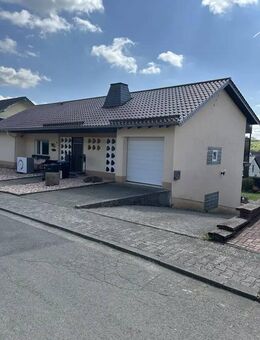 Sehr schönes attraktives Ein - Zweifamilienhaus freistehend mit Weitblick - Breitenbach