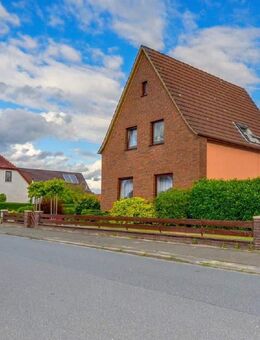 "Gut aufgeteiltes Zweifamilienhaus mit Doppelgarage und weiteren großartigen Extras in Bremen-Lüssum-Bockhorn" - Bremen