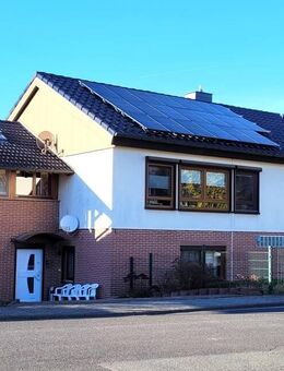 Zweifamilienhaus mit Wintergarten, Garage, gr.Garten und Carport - Hüttenberg