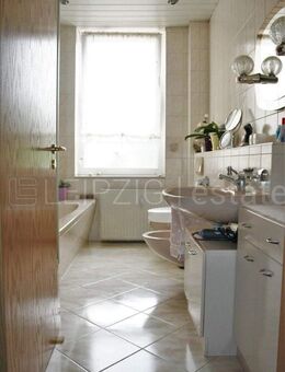 *geräumige 5 RWG mit EBK, eigener Terrasse, Garten und Garage uvm* - Chemnitz