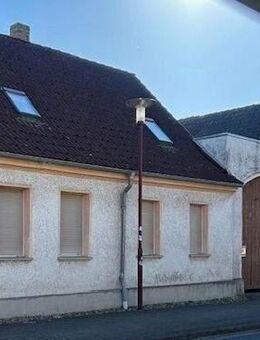 Stark sanierungsbedürftiges Haus mit 2 WE und ausreichend Nebengelass in 39264 Zerbst OT Lindau, Grüne Straße 27 - Zerbst (Anhalt)