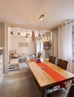 Wunderschöne Doppelhaushälfte aus 1925 - Liebevoll renoviert mit Gartenparadies - Nürnberg