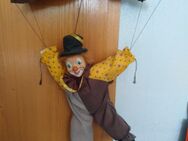 Clown, Harlekin an Gleitschirm / Fallschirm zum Aufhängen , hängt an Gleitschirm - Bibertal