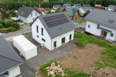 Modern und energieeffizient wohnen: freistehendes Einfamilienhaus in idyllischer Wohnlage von Liebenscheid!