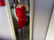 Rotes Kleid - Atzelgift