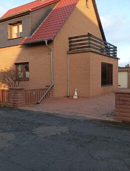 Einfamilienhaus mit Einliegerwohnung, verklinkert, freistehend, in Top Lage - Edemissen