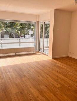 Modernisierte Traumwohnung ! Schöner Wohnen auf der Brucknerallee - Nähe Fachhochschule ! 2 Balkone und TG Stellplatz ! - Mönchengladbach