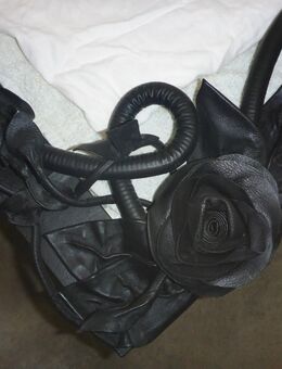 Wandspiegel mit schwarzem Leder Rahmen / Handarbeit /Einzelstück /Rarität / Kunstwerk !!! - Wuppertal