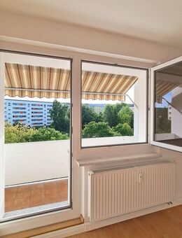 chice Balkonwohnung mit Fahrstuhl & Duschbad im 4. OG, auf Wunsch mit Stellplatz - Flöha