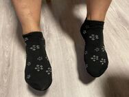 Schwarze Getragene Blümchen Socken - Düsseldorf