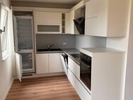 hochwertige 2-Raumwohnung mit Einbauküche, Fußbodenheizung, Balkon, Aufzug, PKW-Stellplatz - Rostock