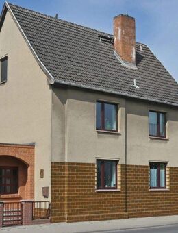 Saniertes Wohnhaus - 2 Vollgesch., Boden, Keller, große Doppelgarage, Sauna, Hof und Garten - Stavenhagen (Reuterstadt)