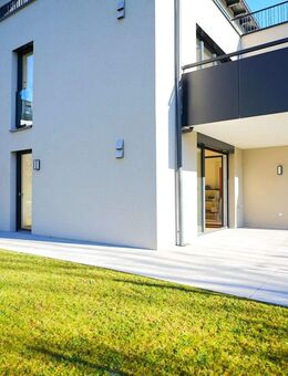 Provisionsfreie & moderne 2-Zi.- Erdgeschosswohnung mit sonniger Südwestterrasse inkl. Gartenanteil. - Traunstein