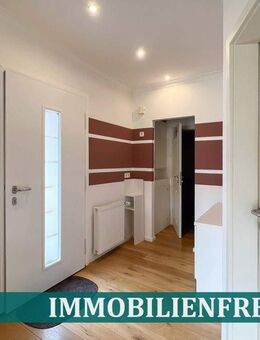 Mehrgenerationenobjekt mit zwei Häusern, Doppelgarage und großem Garten - Wuppertal