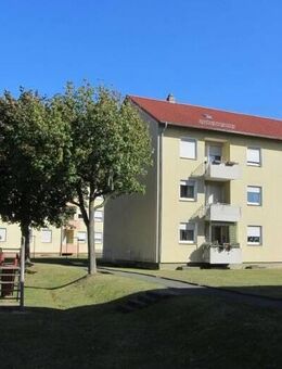 Ordentliche 3-Zi.-Wohnung mit Tageslicht-Bad zu verm.! Balkon + Abstellkammer + Keller vorhanden - Dörfles-Esbach