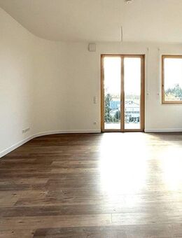 Grosse Wohnung mit Aussicht! 4 Zimmer 130 m² mit 2 Balkone und KFZ Stellplatz! - Wildau