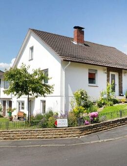 Gemütliche und lichtdurchflutete Wohnung mit vielseitig nutzbarer Fläche in bester Lage von Kathus ! - Bad Hersfeld