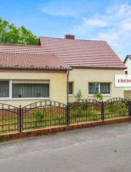 IMMOBERLIN.DE - Attraktives Haus mit Südwestterrasse, Nebengebäude & Gestaltungspotential in familiärer Lage - Potsdam