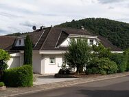 Lichtdurchflutetes Einfamilienhaus mit unverbaubarem Ausblick - Niederhausen (Nahe)