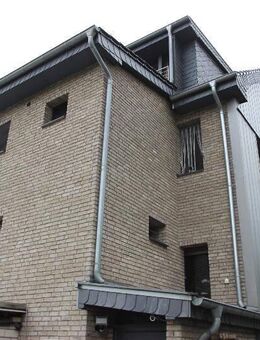 Kernsaniertes Zweifamilienhaus 3 separate Wohneinheiten gehobene Ausstattung schöner Garten - Hennef - Hennef (Sieg)
