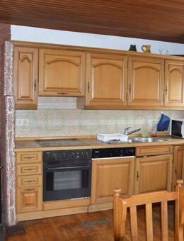 Großzügiges Mehrfamilienhaus mit Halle, Lagerflächen und mit einem großen Garten - Ortenburg