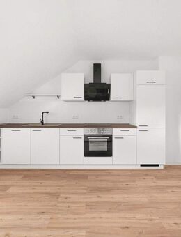 Helle kernsanierte Dachgeschosswohnung mit neuer Einbauküche in zentraler Lage von Hof - Hof