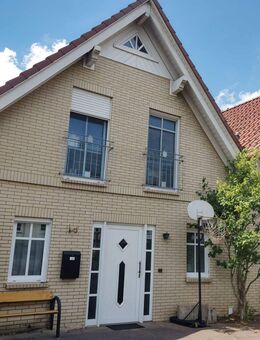 Familienfreundliche Doppelhaushälfte mit Carport in Oldenburg - Kreyenbrück - Oldenburg