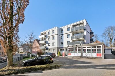 Wohn- und Geschäftshaus mit hervorragendem Modernisierungsstand | 4 Garagen + 10 Stellplätze