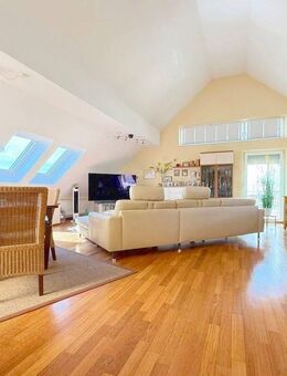 Eschborn: Einfach zum Wohlfühlen!! Attraktive und großzügige DG-Wohnung inkl 2 TG-Stellplätze!! - Eschborn