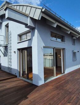 FOR THE DISTINGUISHED! Two-story penthouse with kitchen, AC, and parking space *18 minutes to Clay* - Mainz