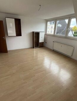 Helle 3-Zimmer-DG-Wohnung 65 m² mit guter Verkehrsanbindung in DO-Brackel - Dortmund