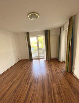 Geräumige 2-Zimmer-Wohnung mit 2 Balkonen und Stellplatz - Nürnberg