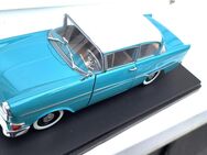 Modellauto 1:24--OPEL Record P1 auf dem Sockel - Meckenheim
