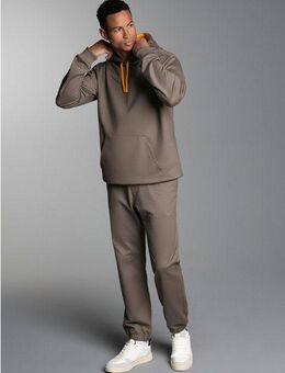 Trigema Freizeitanzug TRIGEMA Freizeitanzug in bequemer Sweat-Qualität (1-tlg)