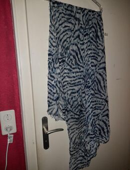 Tuch/Schal mit blauem Muster von Codello - Nürnberg