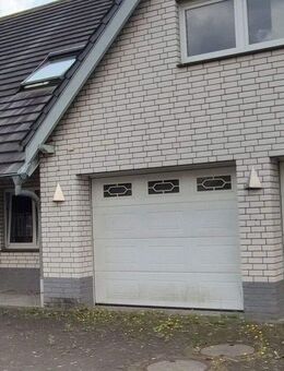 Großes Ein/Zweifamilienhaus mit Doppelgarage - Rheda-Wiedenbrück