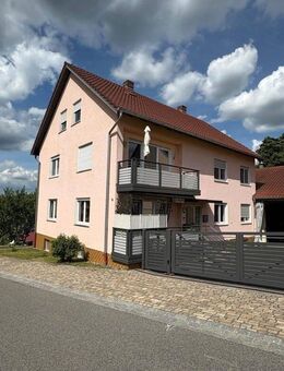 Charmantes Einfamilienhaus mit zwei Wohneinheiten, großem Hof und vielseitiger Nutzungsmöglichkeit! - Rattelsdorf (Bayern)