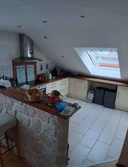 Lichtdurchflutete Dachgeschosswohnung in ruhiger Lage von Mutterstadt (nahe Wasserturm) - Mutterstadt