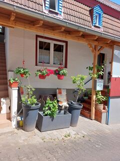 RESERVIERT ! Schönes und gemütliches 1-2-Familien-Haus plus teilausgebautem Nebengebäude für weitere Wohnfläche, oder Büro, Praxis etc.